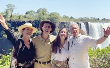 Catherine Zeta Jones left with her familty at the Victoria Falls