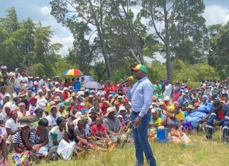 Machakaire adressing the crowd 