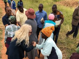 Women form backbone of Africa’s economy AfDB staff meet with women smallholder farmers in Zimbabwe