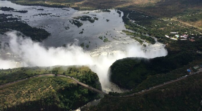 The Zambezi basin, covering approximately 1,390,000 km², is an African drainage basin, whose main flow is the Zambezi River, being the fourth largest basin on the continent, in addition to being the most important basin in Southern Africa.