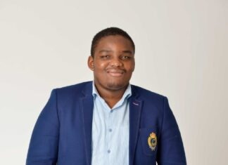 Vukile Lindani Manzi founder of Zillionaire Mobile 696x1044 1