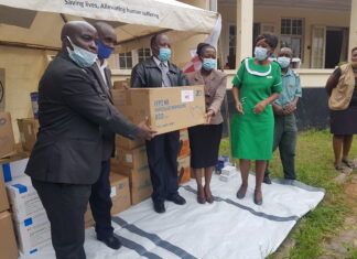 Manicaland ZRCS provincial manager Munyaradzi Chikukwa hands over the PPEs to be used at the Victoria Chitepo Hospital in Mutare, Manicaland recently