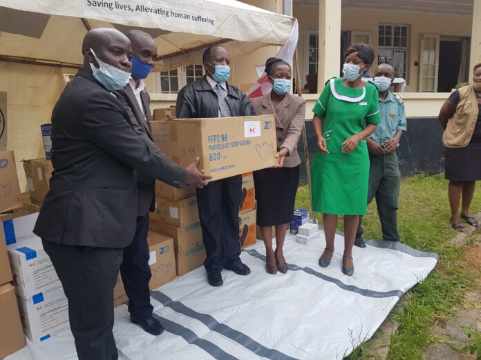 Manicaland ZRCS provincial manager Munyaradzi Chikukwa hands over the PPEs to be used at the Victoria Chitepo Hospital in Mutare, Manicaland recently