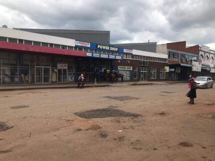 WhatsApp Image 2021 01 29 at 13.40.28 The ZRP has deployed more details including the Mounted Unit to enforce Level 4 National Lockdown regulations with some shops being forced to close on Friday afternoon