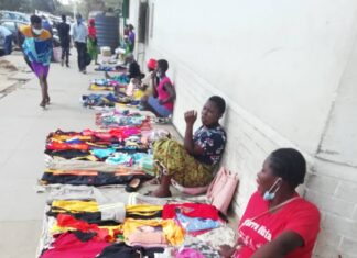 Karoi residents including a growing number of vendors who are complaining about lack of proper infrastructure are up against the council for failing to bring meaningful development to the town despite receiving funds from government