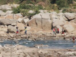 Relief for COVID-19 ruined informal cross border traders Lockdown measures implemented to curtail the spread of the COVID-19 virus has seen countries across the world close their borders for non-commercial traveling forcing informal cross border traders to use illegal routes including the Spillway illegal crossing point a few metres away from the Beitbridge Border Post between Zimbabwe and South Africa