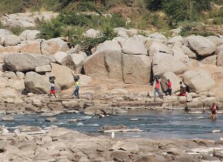 Lockdown measures implemented to curtail the spread of the COVID-19 virus has seen countries across the world close their borders for non-commercial traveling forcing informal cross border traders to use illegal routes including the Spillway illegal crossing point a few metres away from the Beitbridge Border Post between Zimbabwe and South Africa