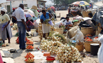 vegetable vendors at Birchnough bridge