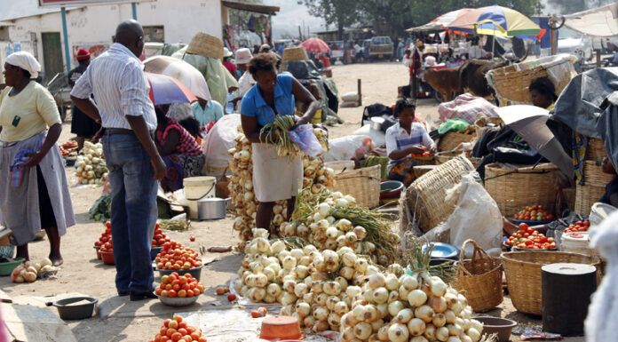 vegetable vendors at Birchnough bridge